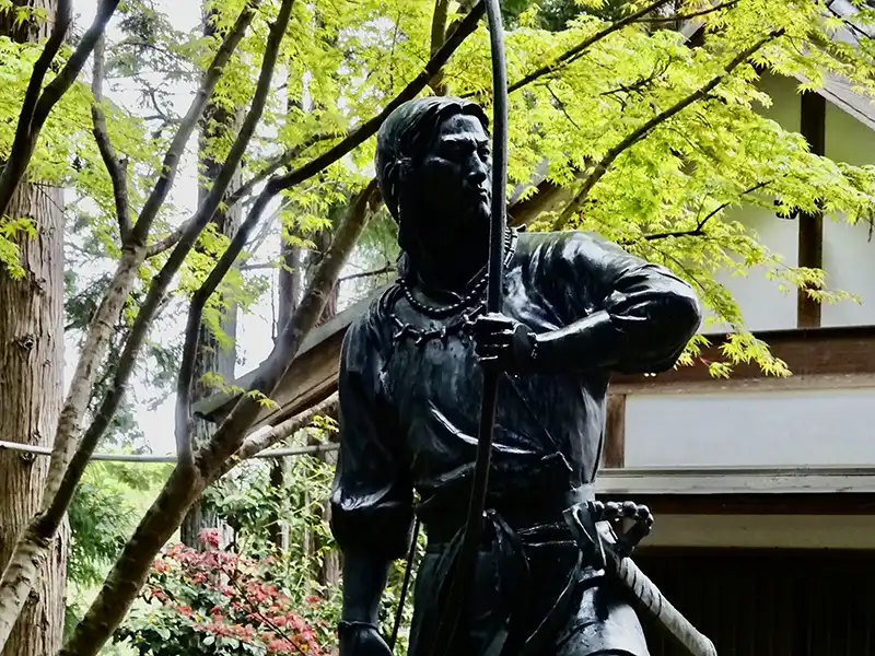 雄略天皇像