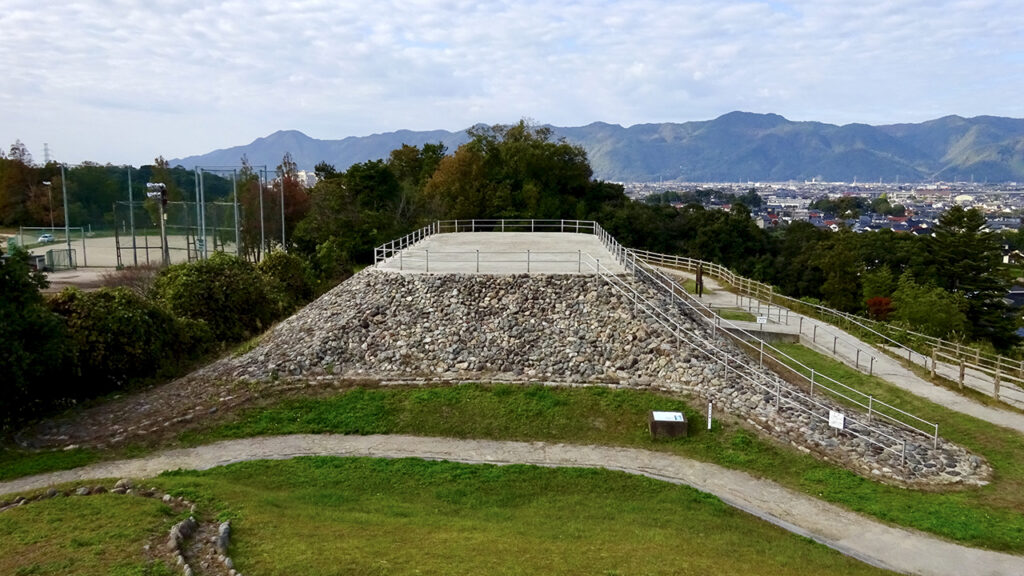 四隅突出型墳丘墓「西谷二号墓」