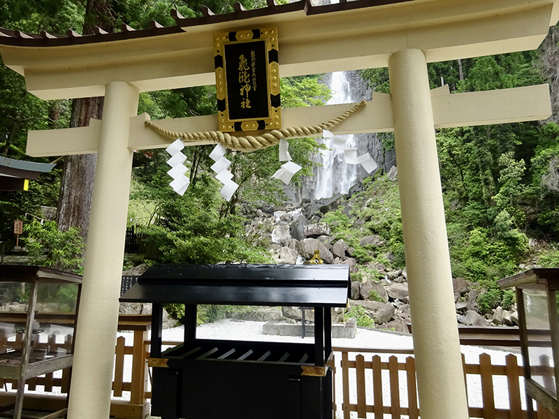 飛瀧神社・拝所