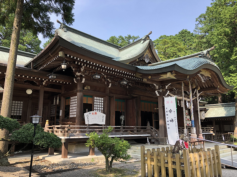 天富命が太玉命を祀った「大麻比古神社」拝殿