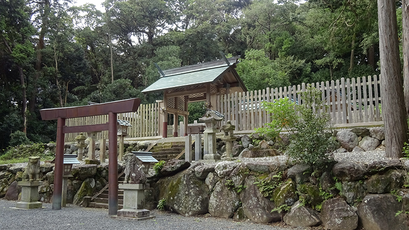 松阪市小阿坂町の「阿射加神社」