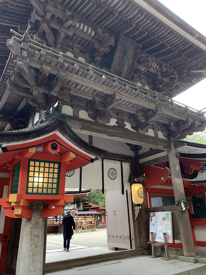 物部氏の氏神「石上神宮」楼門