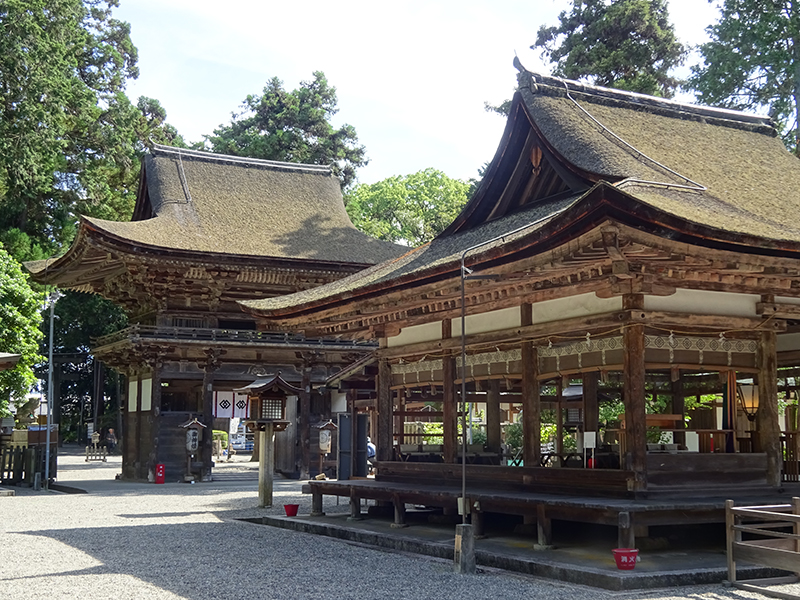 天之御影神を祀る「御上神社」の楼門