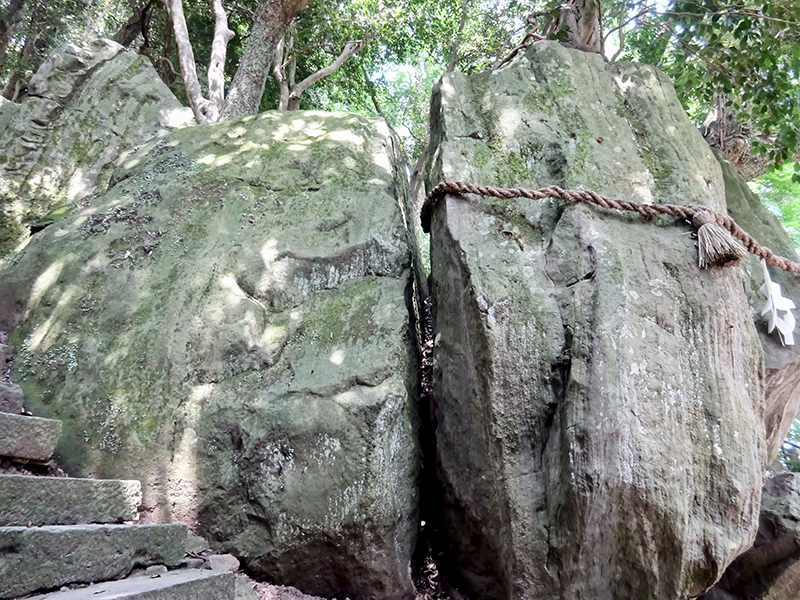 鬼滅の刃っぽい神谷太刀宮神社の磐座