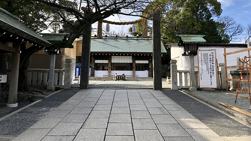 横浜市の「伊勢山皇大神宮」鳥居と拝殿