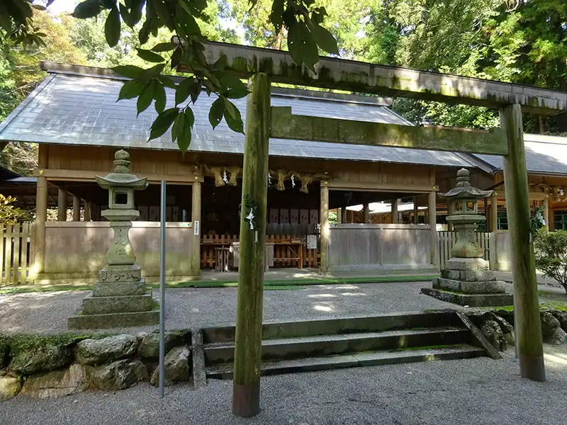 天手力男神を祀る「佐那神社」