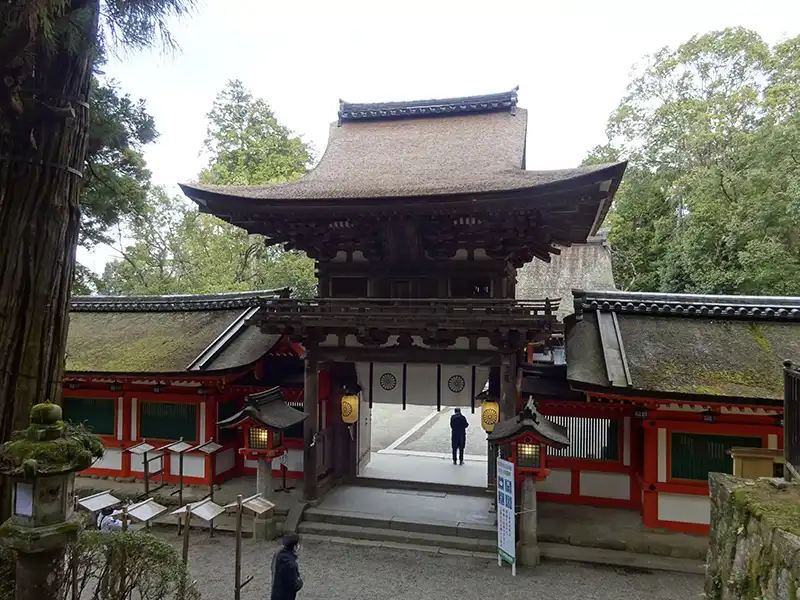 石上神宮の楼門