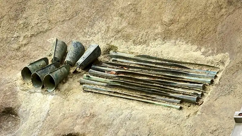 荒神谷遺跡の銅鐸と銅矛