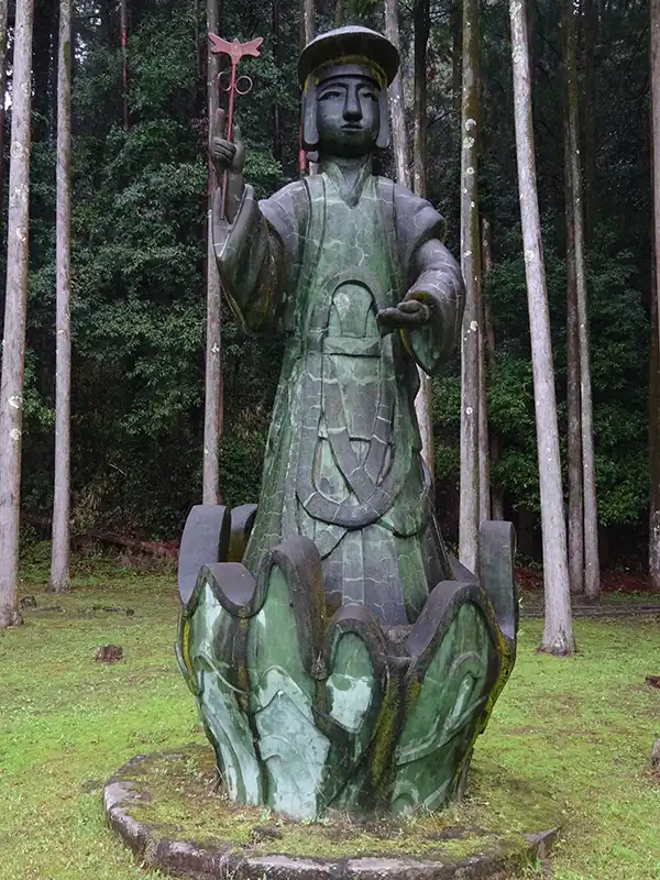 霧島市「卑弥呼神社」の「卑弥呼像」2020年春見物