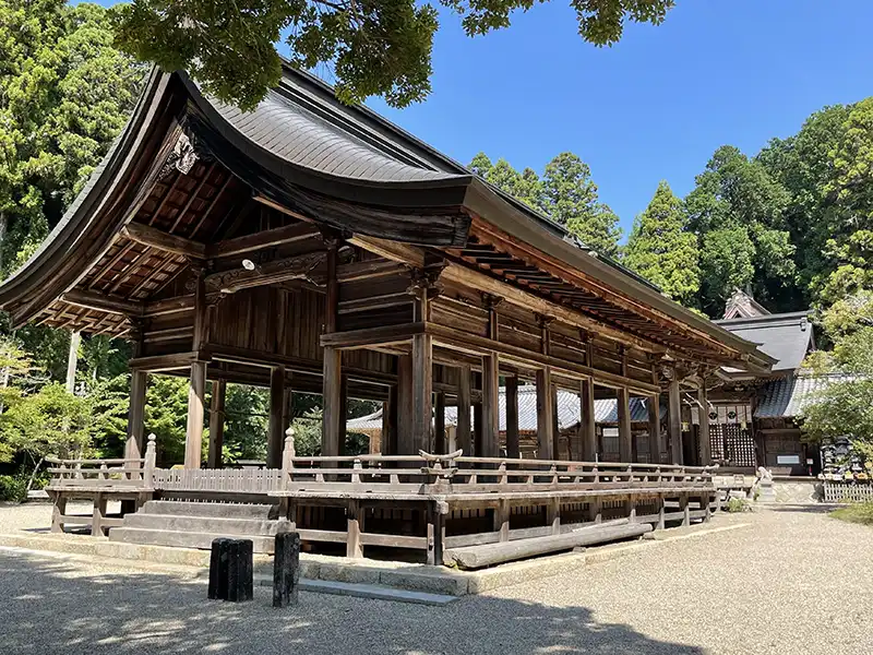 大碓皇子を祀る「猿投神社」神楽殿