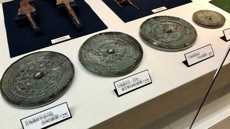 三角縁神獣鏡