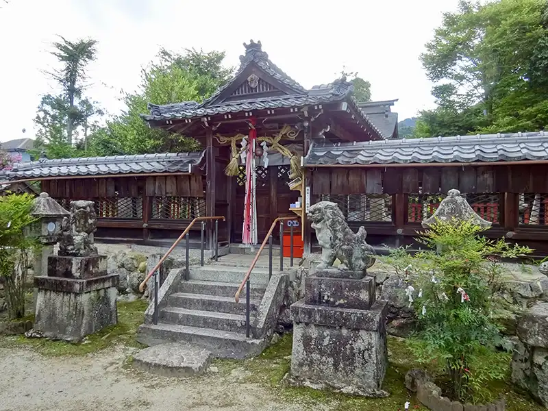 高穴穂神社「拝殿」